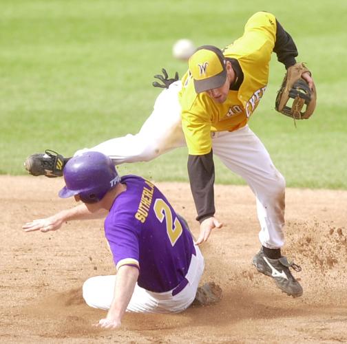 UNI Baseball (2001) 17