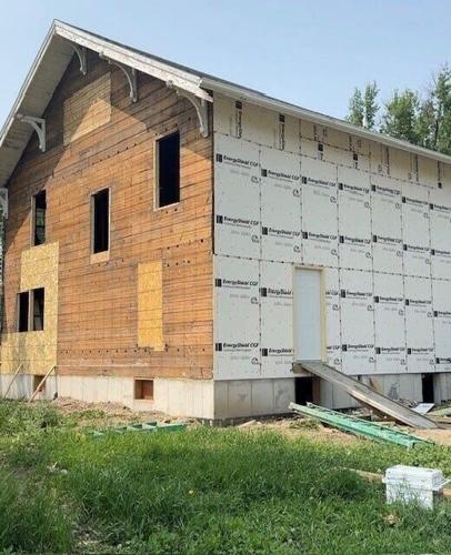 Sha'rel Moore and her husband bought a 1920's farmhouse on Facebook Marketplace in 2024. Moore has been documenting the renovation process ever since.