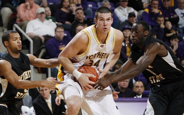 020310mp-uni-bball-1