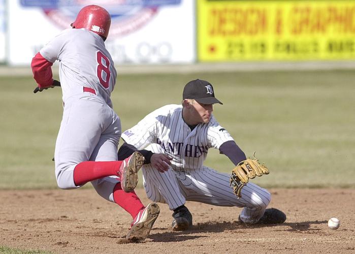UNI Baseball (2001) 1
