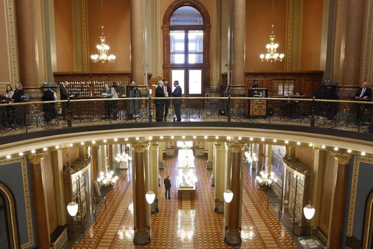 011226-qc-nws-iowastatecapitol 729.jpg