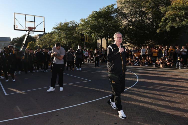 HAWKEYE HOOPS DOWNTOWN