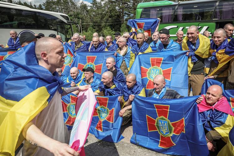 Ukrainian prisoners of war return home after a swap