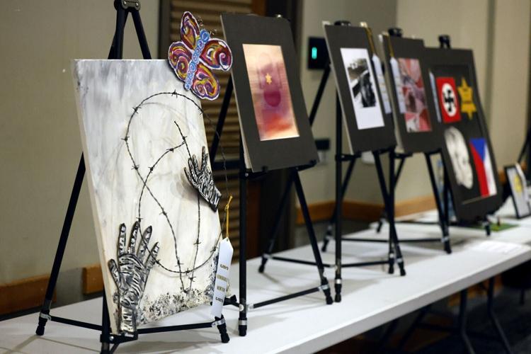 041926-qc-nws-YomHashoah 00336.jpg