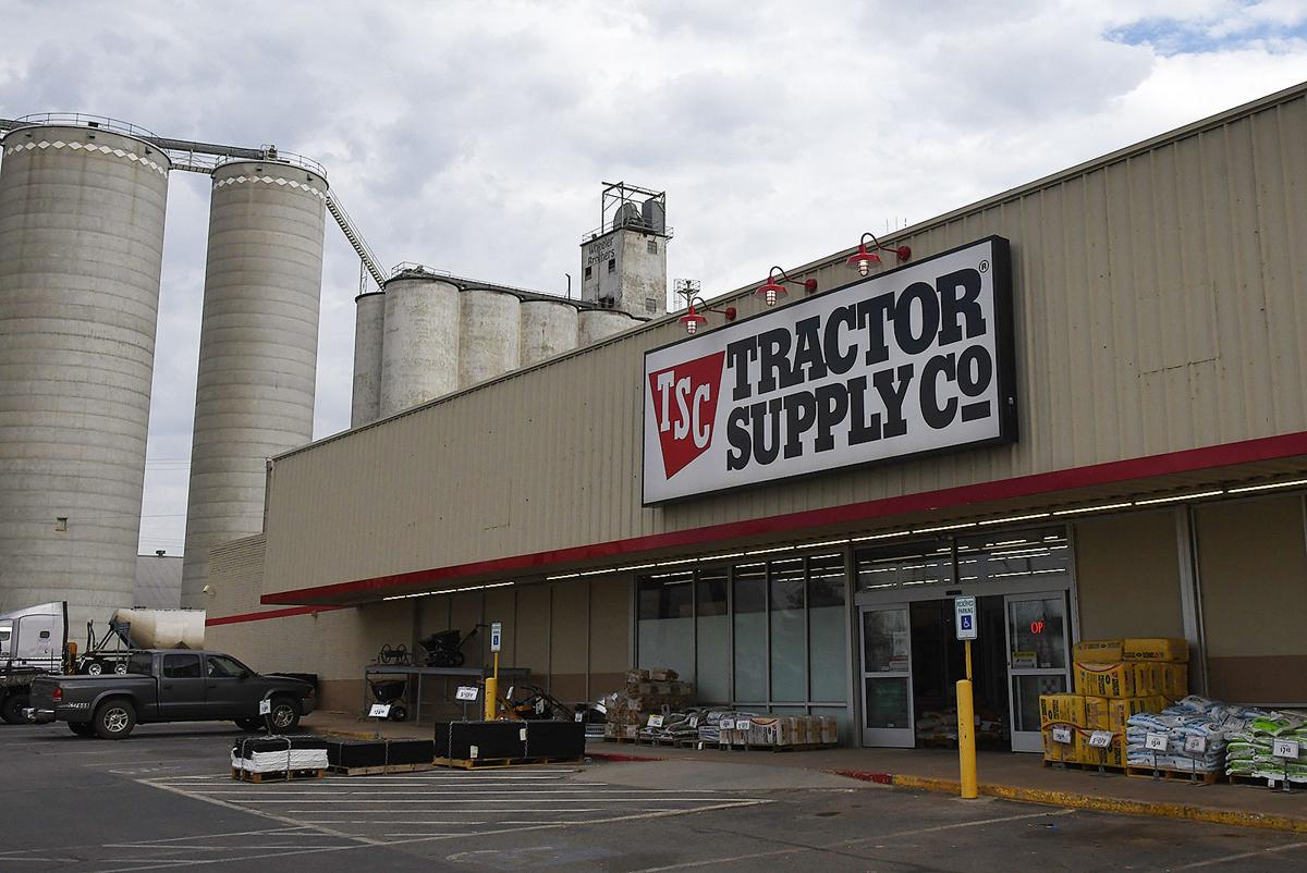 Tractor Supply to open in Enid | Outside The Gate | vanceairscoop.com