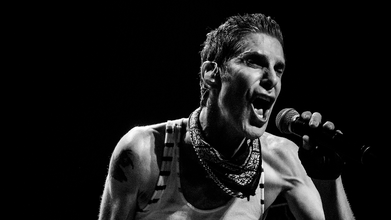 I love to sing those songs”: Perry Farrell leads Porno for Pyros farewell  tour | Music | vcreporter.com