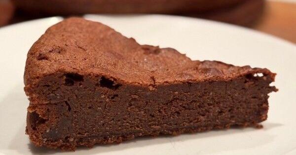 The Italian Way To Make Chocolate Cake 10x Better, According To Legendary Chef Lidia Bastianich