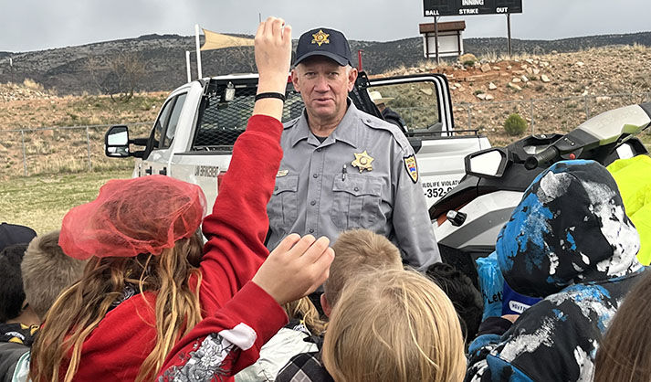 Oak Creek kids learn to ride safe | Features | verdenews.com