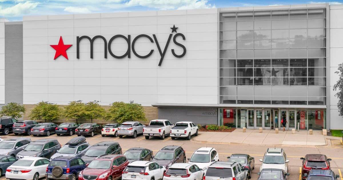 Macy's $500 holiday quilt set made of 100% cotton is on sale for $175
