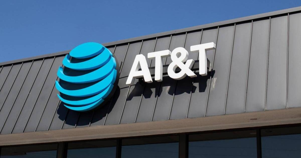 AT&T drops first smartphone for key customers rivals don’t have