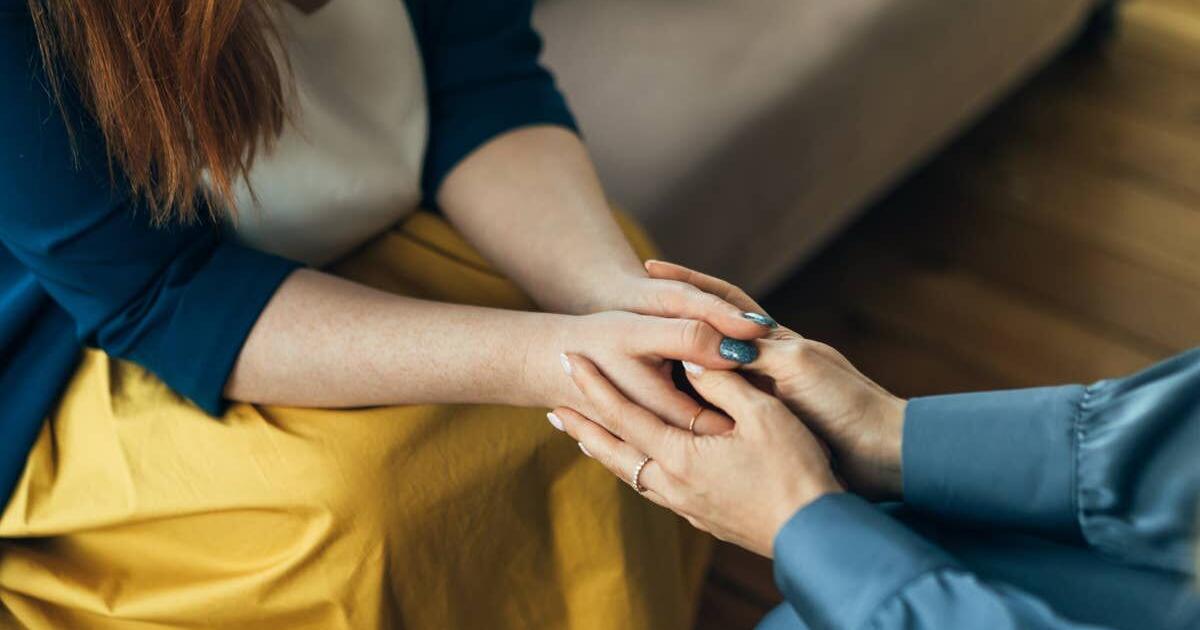 Psychologists Say This 3-Word Phrase Is the Fastest Way To Comfort Someone (And It’s Not ‘I’m Sorry’)