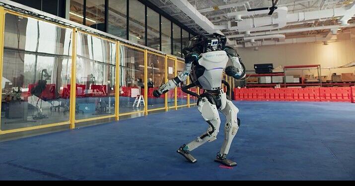Robots with rhythm: Boston Dynamics’ dancing androids a hit | Odd ...