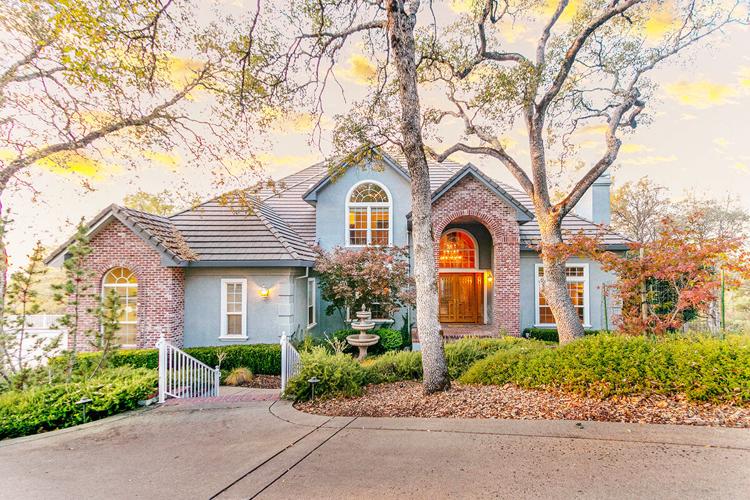 Greenstone home offers many possibilities Village Homes