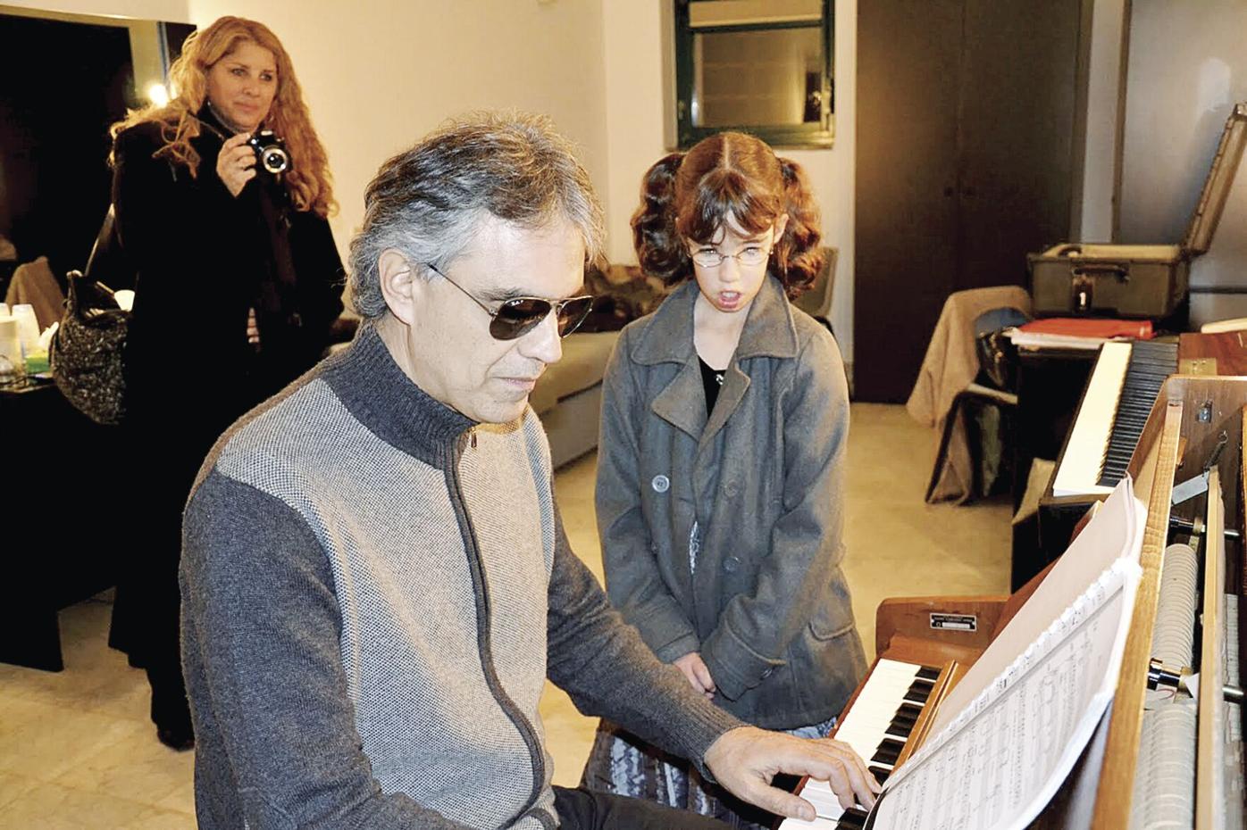 Andrea Bocelli and his sons (Semplicemente) 