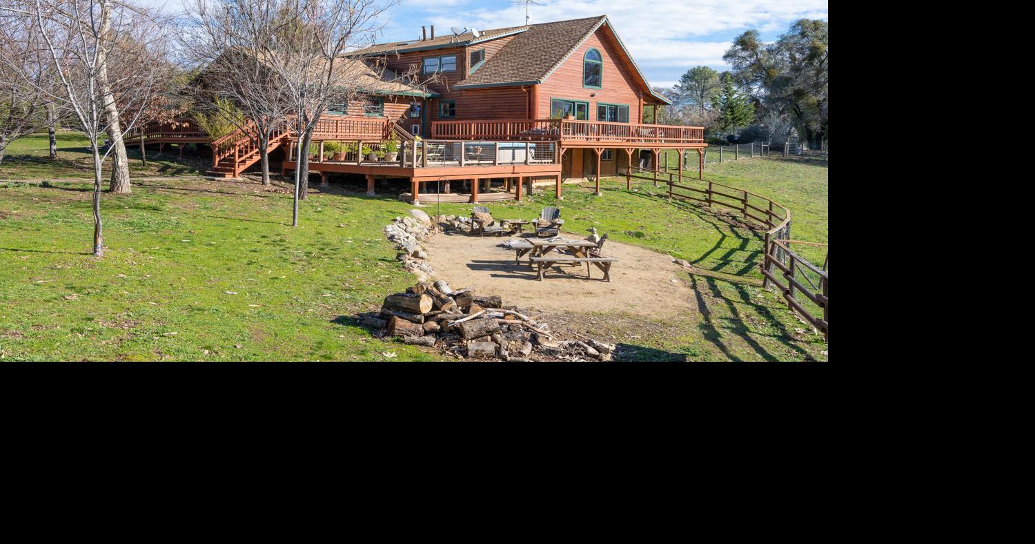 Luxury, logcabin living in Placerville Village Homes