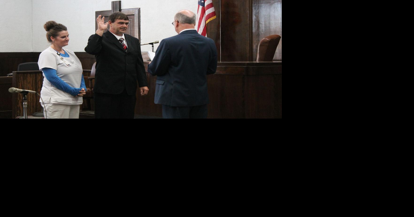 New faces sworn in at Vinton County Courthouse News