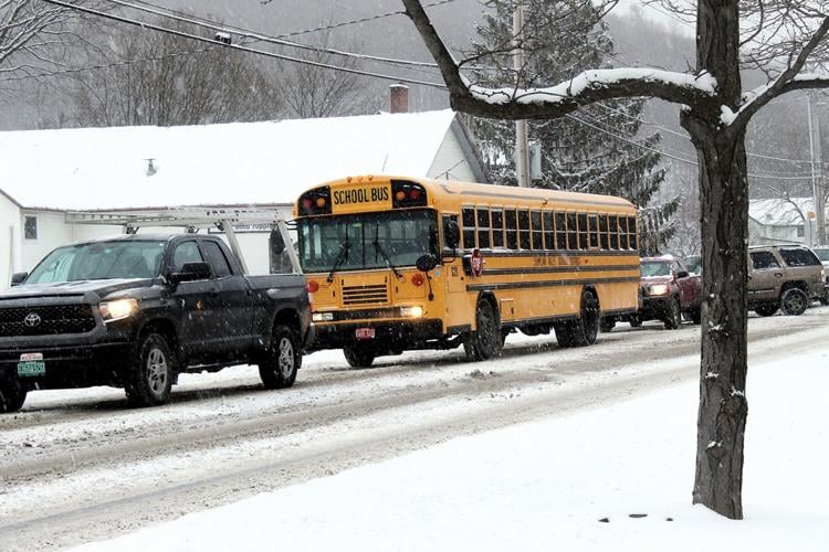 Police cracking down on vehicles passing buses | News | vtcng.com