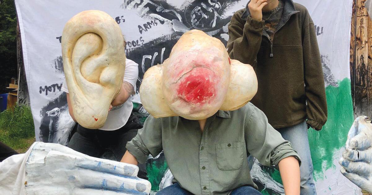 Bread & Puppet opens season with 'Whole Kit and Caboodle Show' | Theater - Vimarsana News