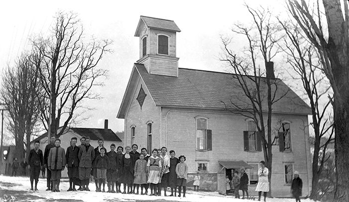 Lakeview School Schoolkids 1920s_BW