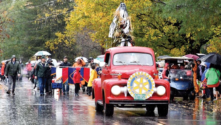 Rain doesn’t stop Halloween fun in annual Rotary parade | Local News ...