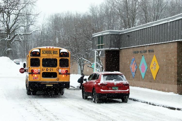 Police cracking down on vehicles passing buses | News | vtcng.com
