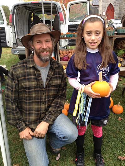 Oct-3-E-SCS-FEED-Farmers-Market-Sadie-S