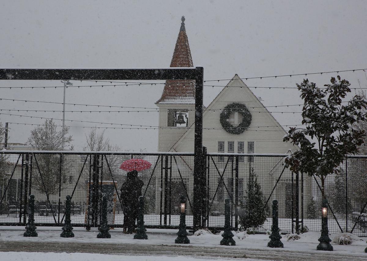 Waco gets heaviest snow in decades as schools, Cameron Park close