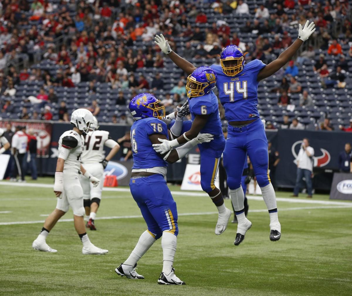 La Vega Emerges With 1st State Title After Wild 2nd Half 33 31