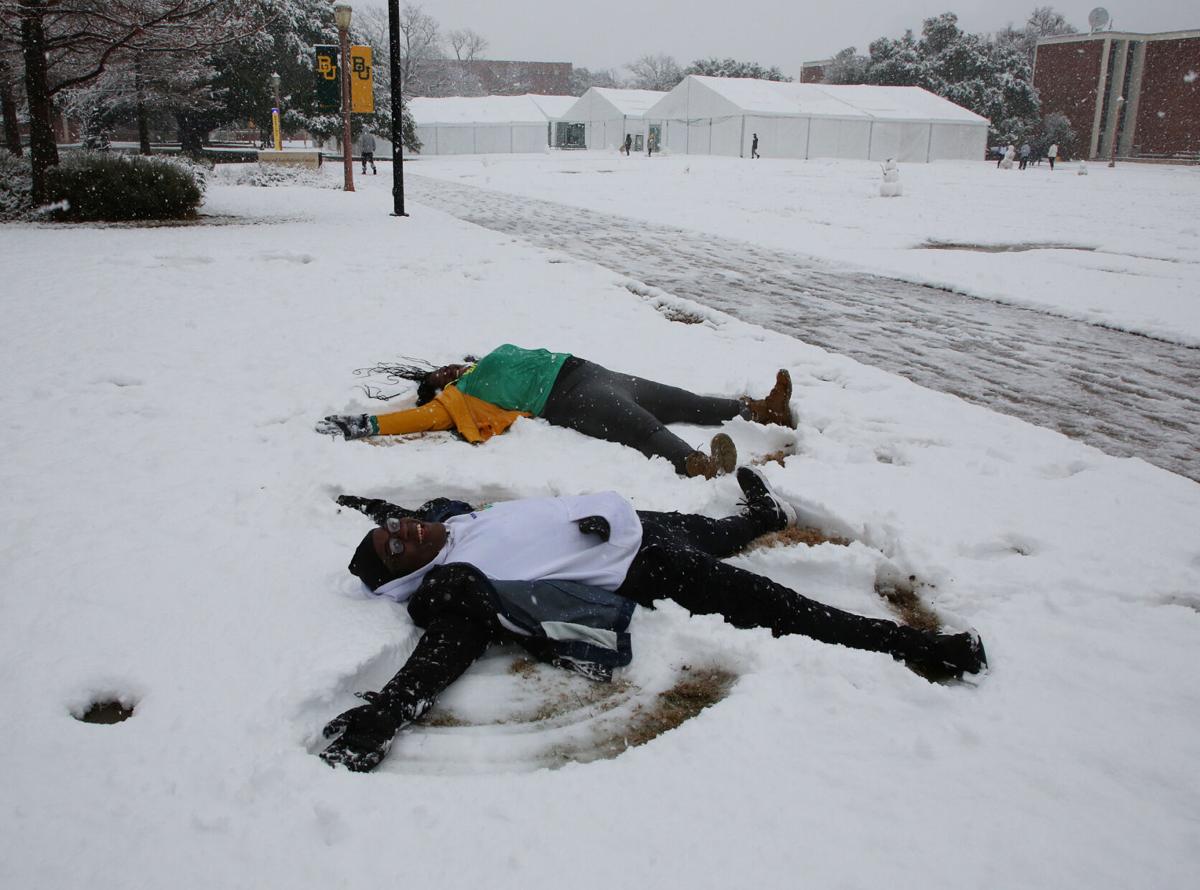Waco gets heaviest snow in decades as schools, Cameron Park close