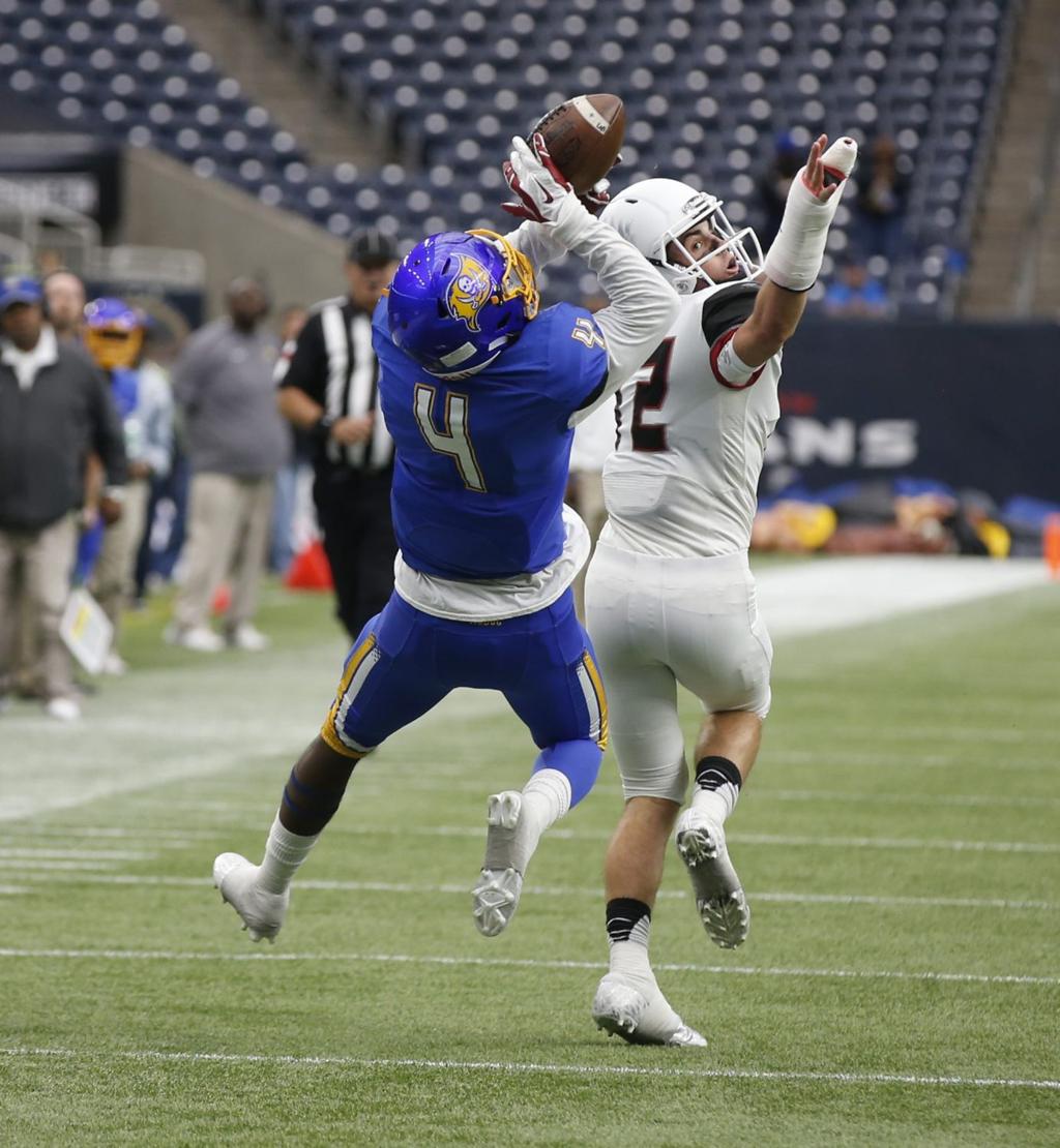 La Vega Emerges With 1st State Title After Wild 2nd Half 33 31
