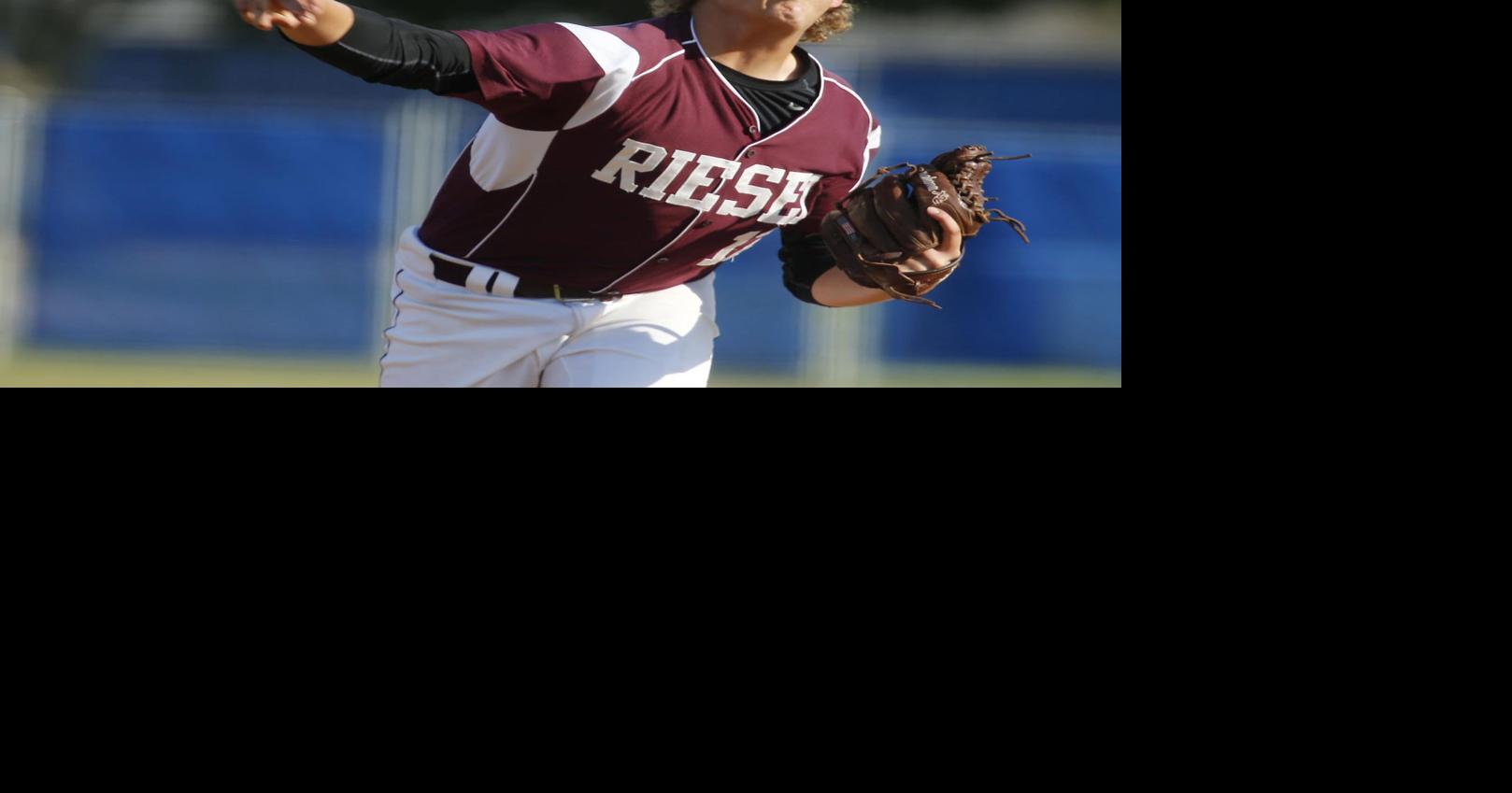 Riesel rises to occasion in 1st game, runs away from Crawford, 8-1