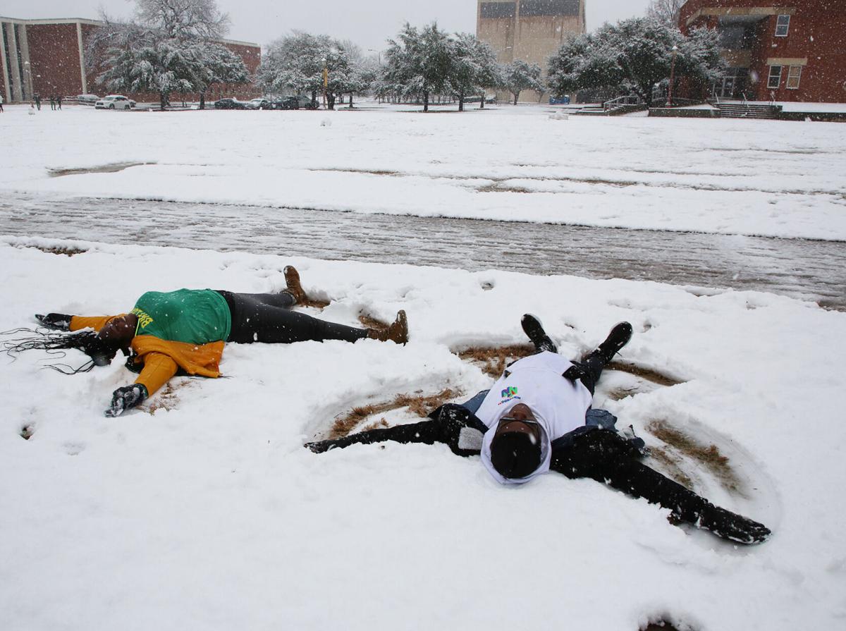 Waco gets heaviest snow in decades as schools, Cameron Park close