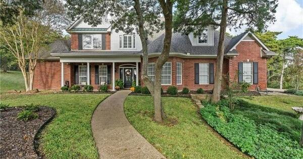 Expensive homes on the market in Waco