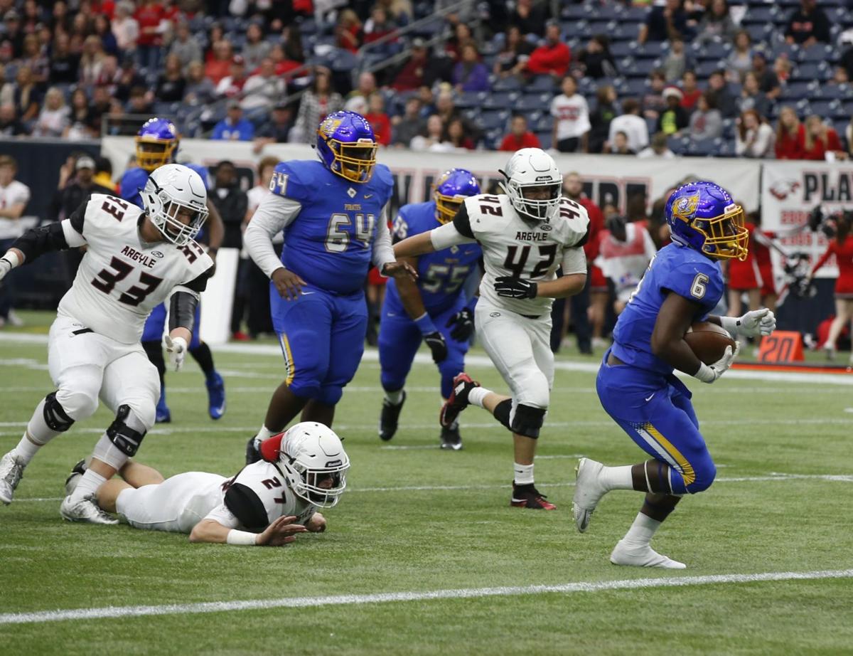 La Vega Emerges With 1st State Title After Wild 2nd Half 33 31