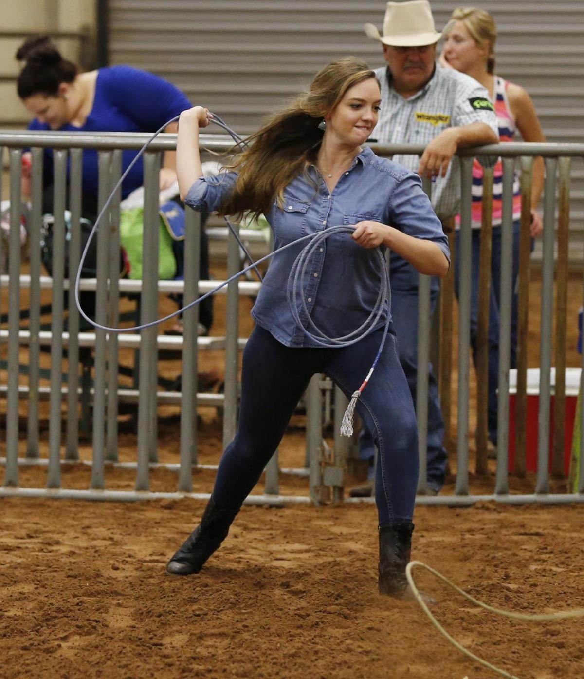 Sponsors Cowboys Team Up To Rope Goats At Hot Fair Latest Headlines Wacotrib Com