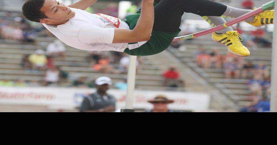 State track RosebudLott best in 2A