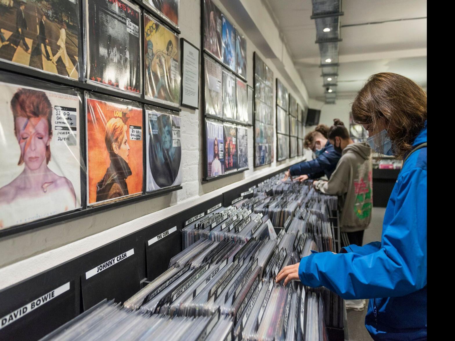 Vinyl Record Sales Top Cd Sales For 1st Time Since 80s Music Wacotrib Com