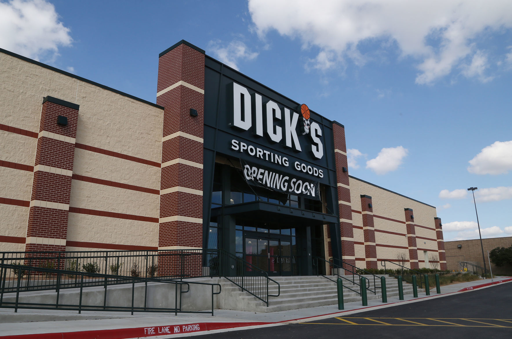 Mike Copeland Dick s Sporting Goods makes a good impression