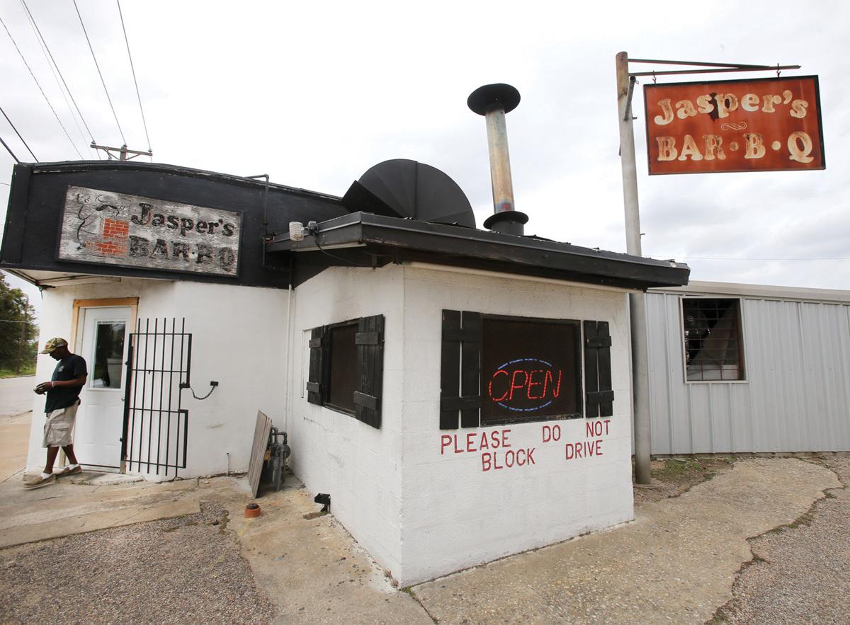 Jasper’s BarBQue maintains oldfashioned look, taste in Waco Waco