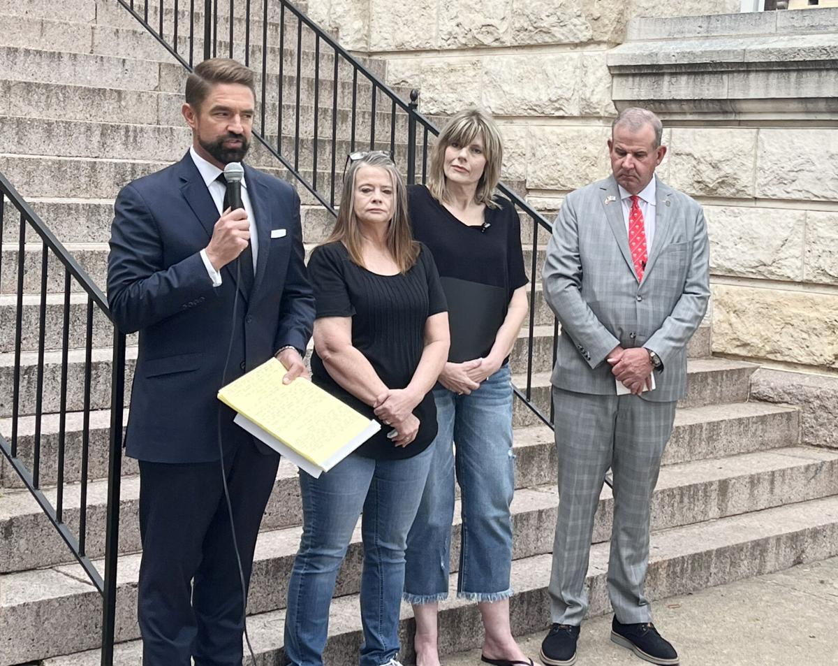 Event criticizes plea deal for Waco attorney in abuse case