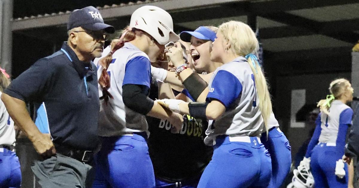 Huffhines blast sends Bosqueville to third round