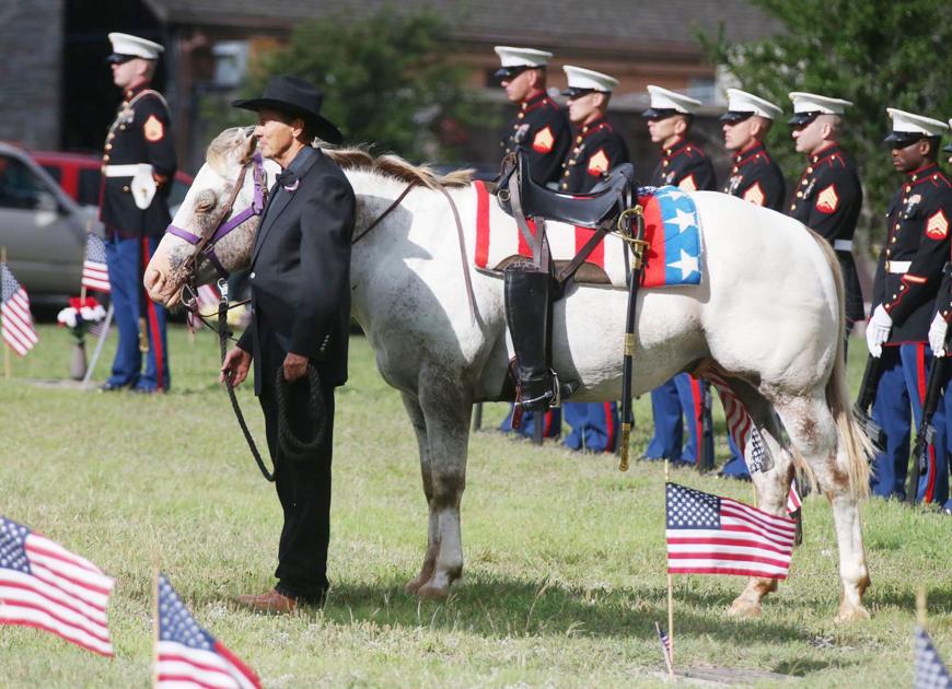 Trail ends for 'riderless horse' who graced Waco Veterans Day parades