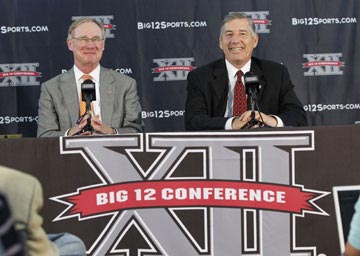 Big 12 signs 'monumental' 13-year, $2.6 billion TV deal