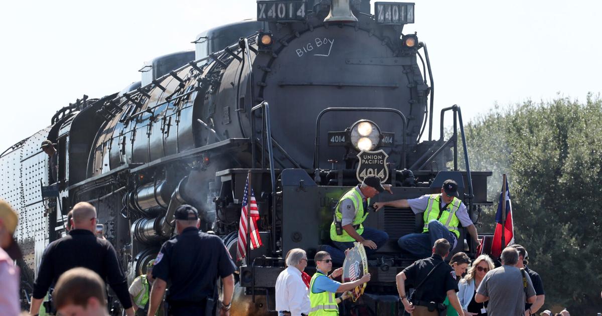 Union Pacific’s Big Boy engine wows crowds in Marlin, West