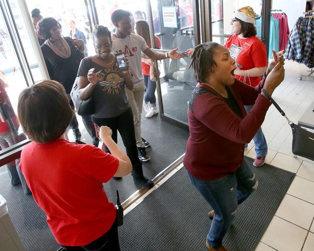 On busy Black Friday, Waco retailers compete to fill void ...