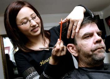 Waco Stylist Gives Free Haircuts To Area S Homeless News