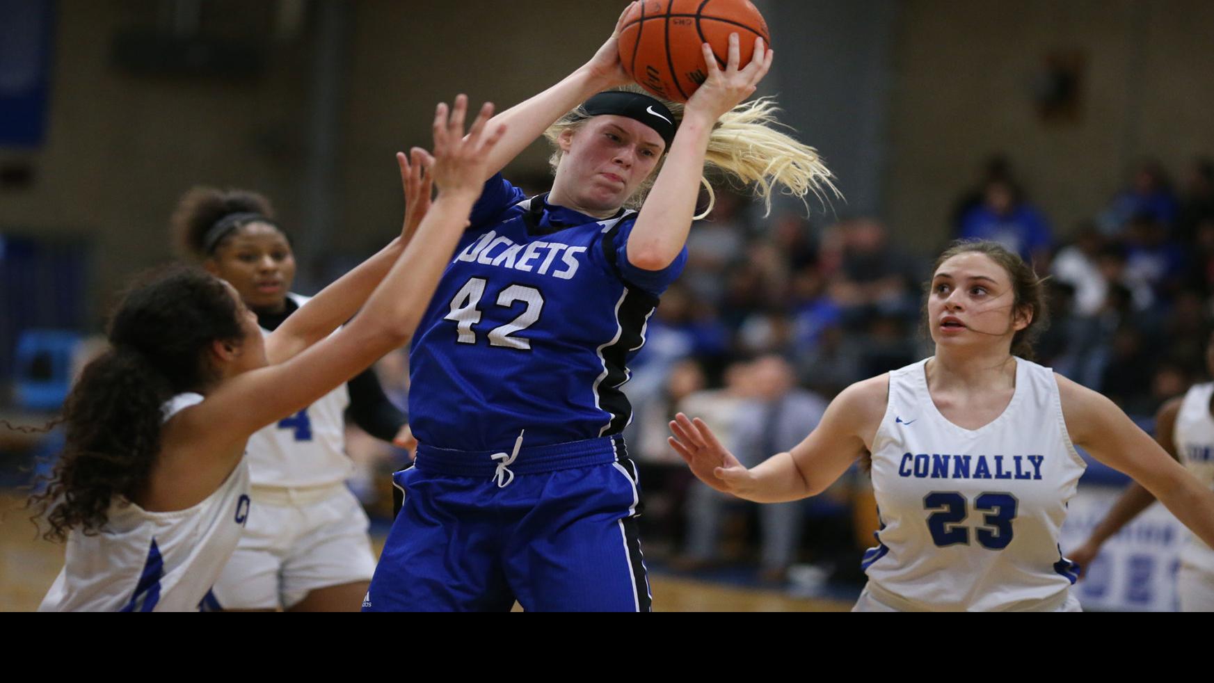 Large And In Charge Robinson S Crowson Fuels Win Over Lady Cadets