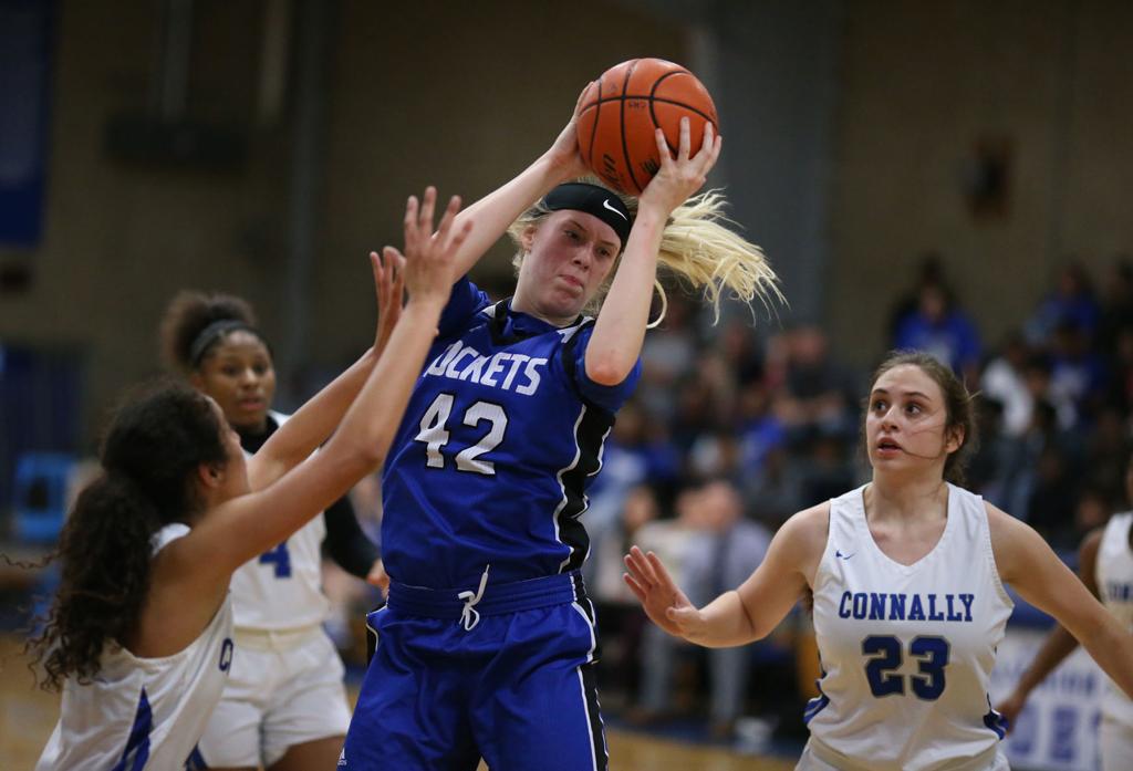Large And In Charge Robinson S Crowson Fuels Win Over Lady Cadets