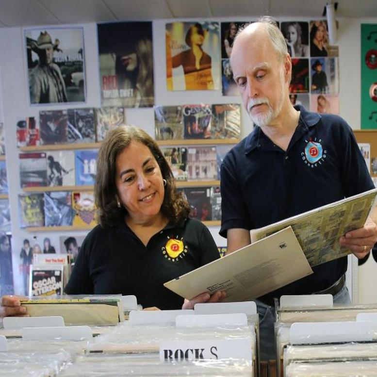 Waco Couple Spin Musical Connections At Throwback Vinyl Record Shop Access Waco Wacotrib Com