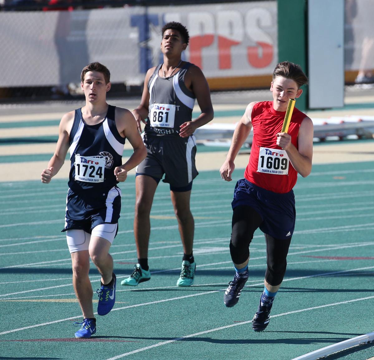 High school notebook Live Oak sophomore tosses his way to TAPPS state meet